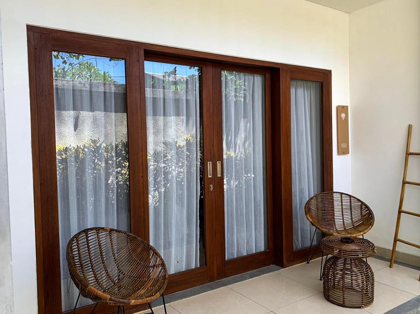 Ratan Uluwatu Hotel And Villas Экстерьер фото