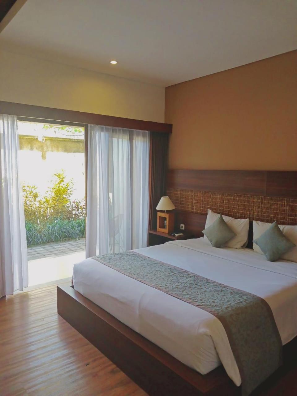 Ratan Uluwatu Hotel And Villas Экстерьер фото