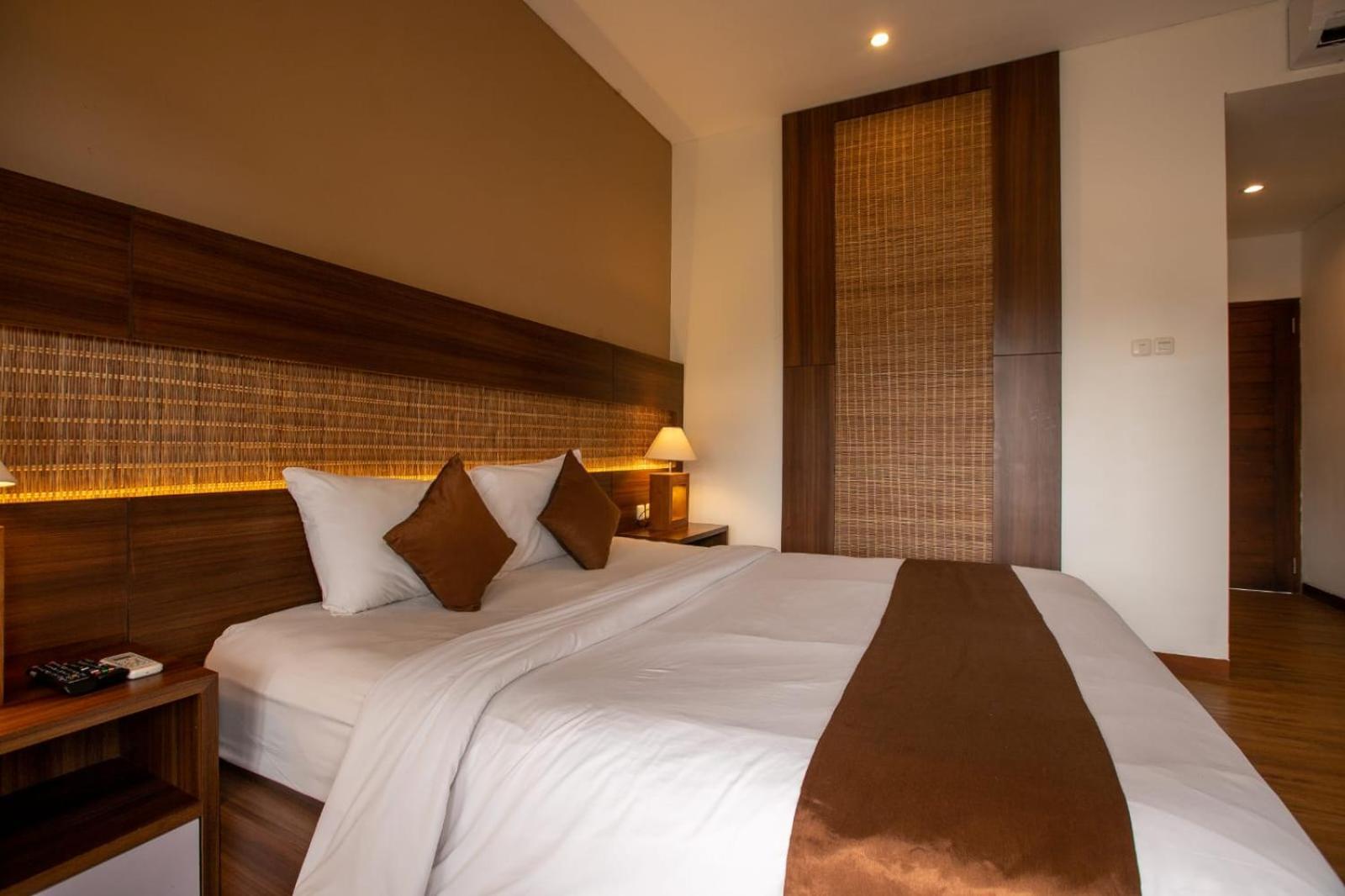 Ratan Uluwatu Hotel And Villas Экстерьер фото