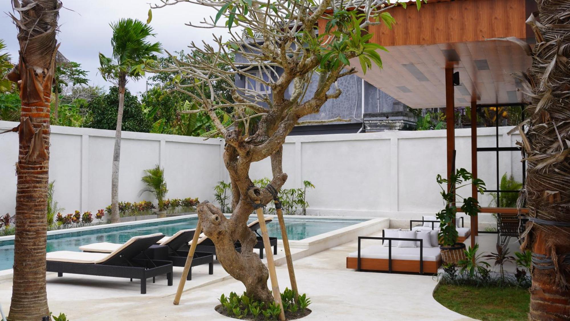 Ratan Uluwatu Hotel And Villas Экстерьер фото