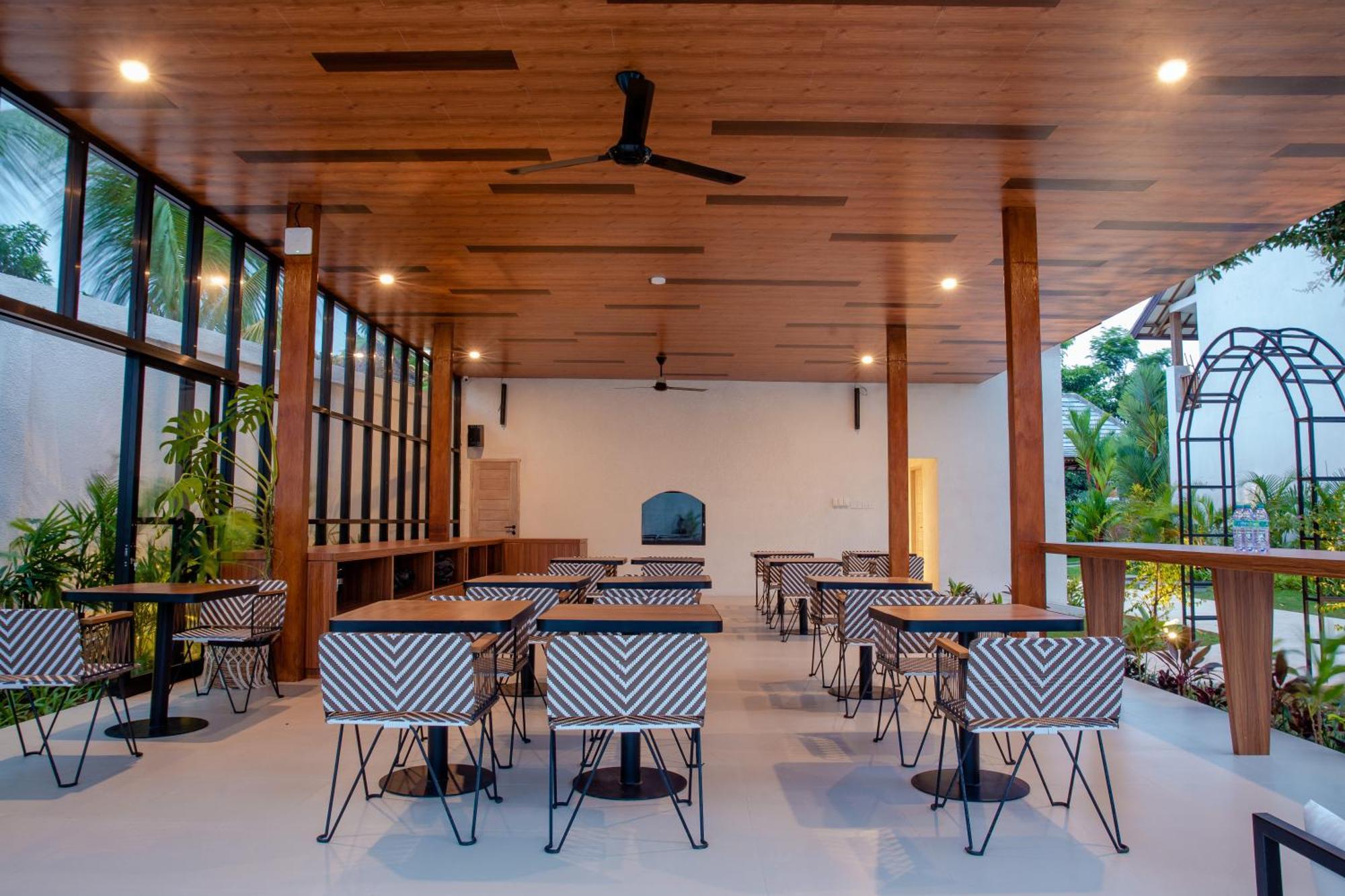 Ratan Uluwatu Hotel And Villas Экстерьер фото